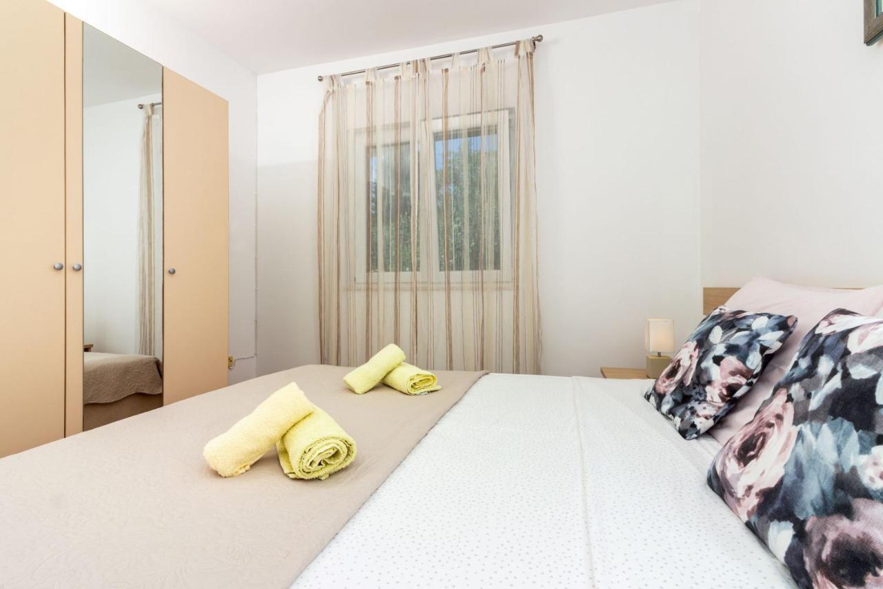 Apartment Mandalina House Stari Grad  Exterior photo
